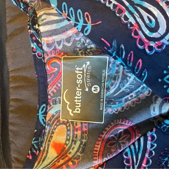 Women’s Uniform Advantage Buttersoft Stretch Scrub Top - Picture 2 of 3